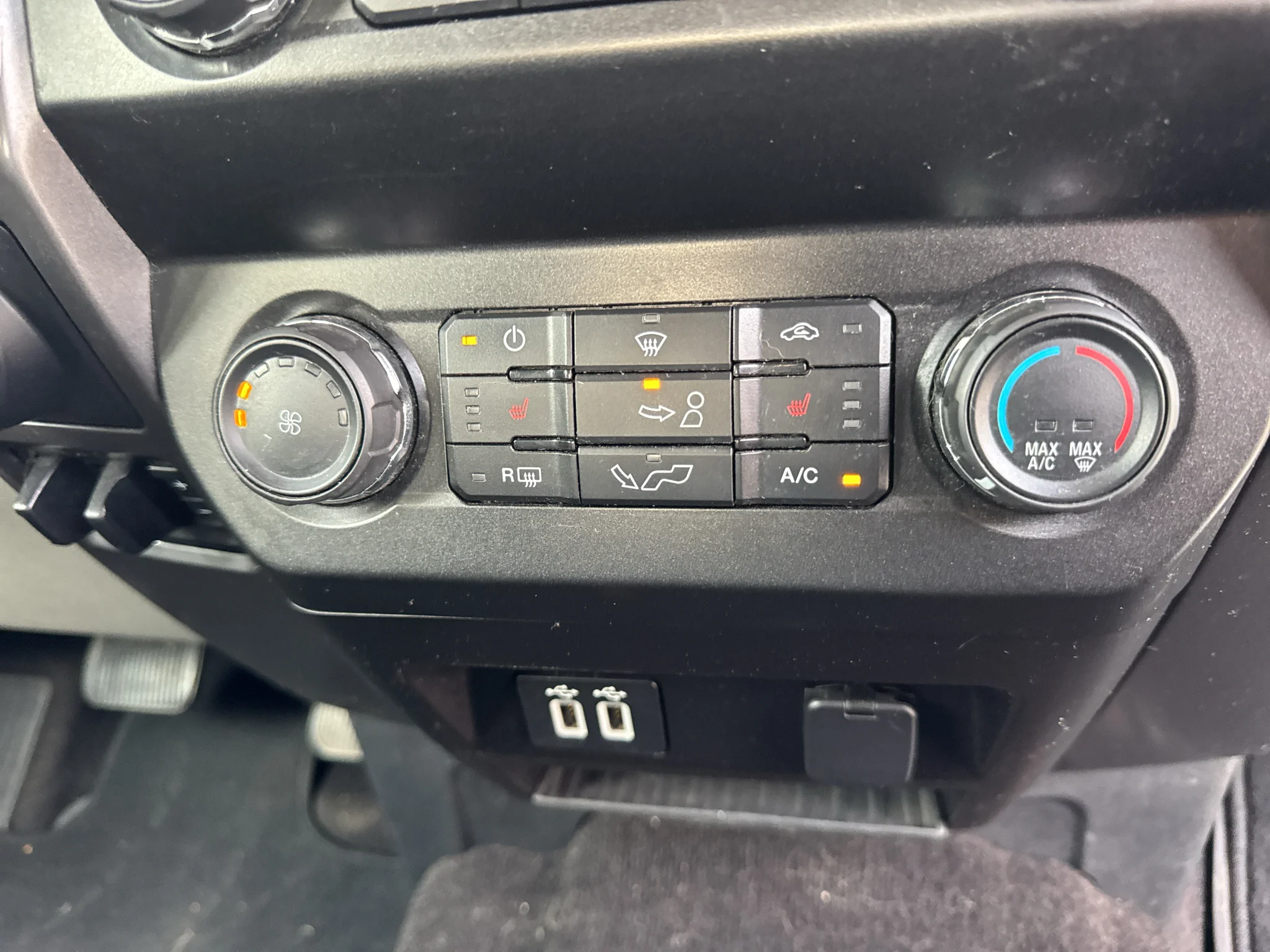 Used 2019 Oxford White Ford XLT image 16