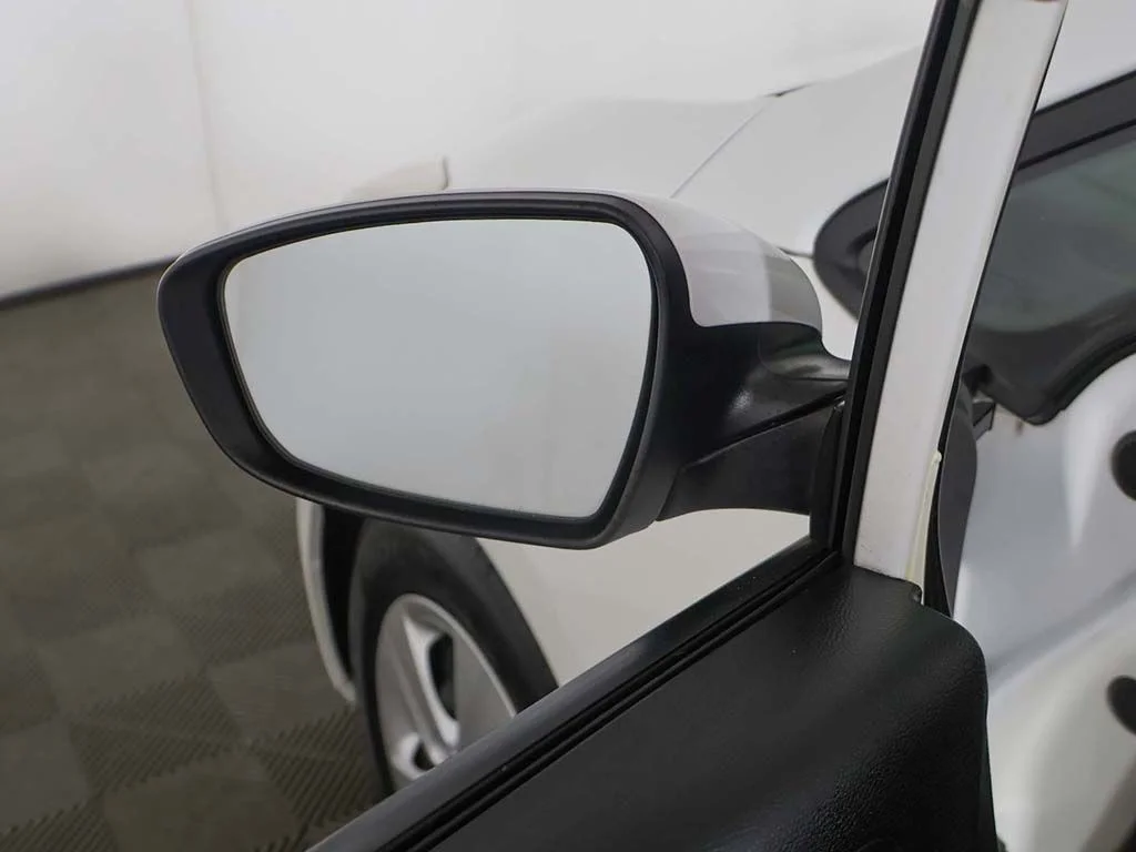 Used 2016 White Kia LX image 22
