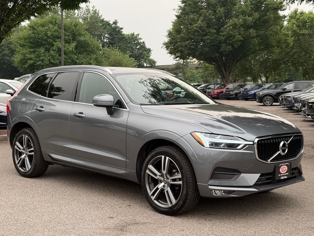 Used 2021 Gray Volvo T5 Momentum image 1