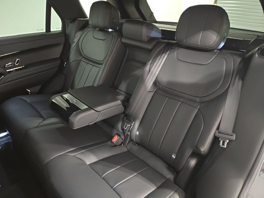 New 2026 Carpathian Grey Land Rover Dynamic SE image 23
