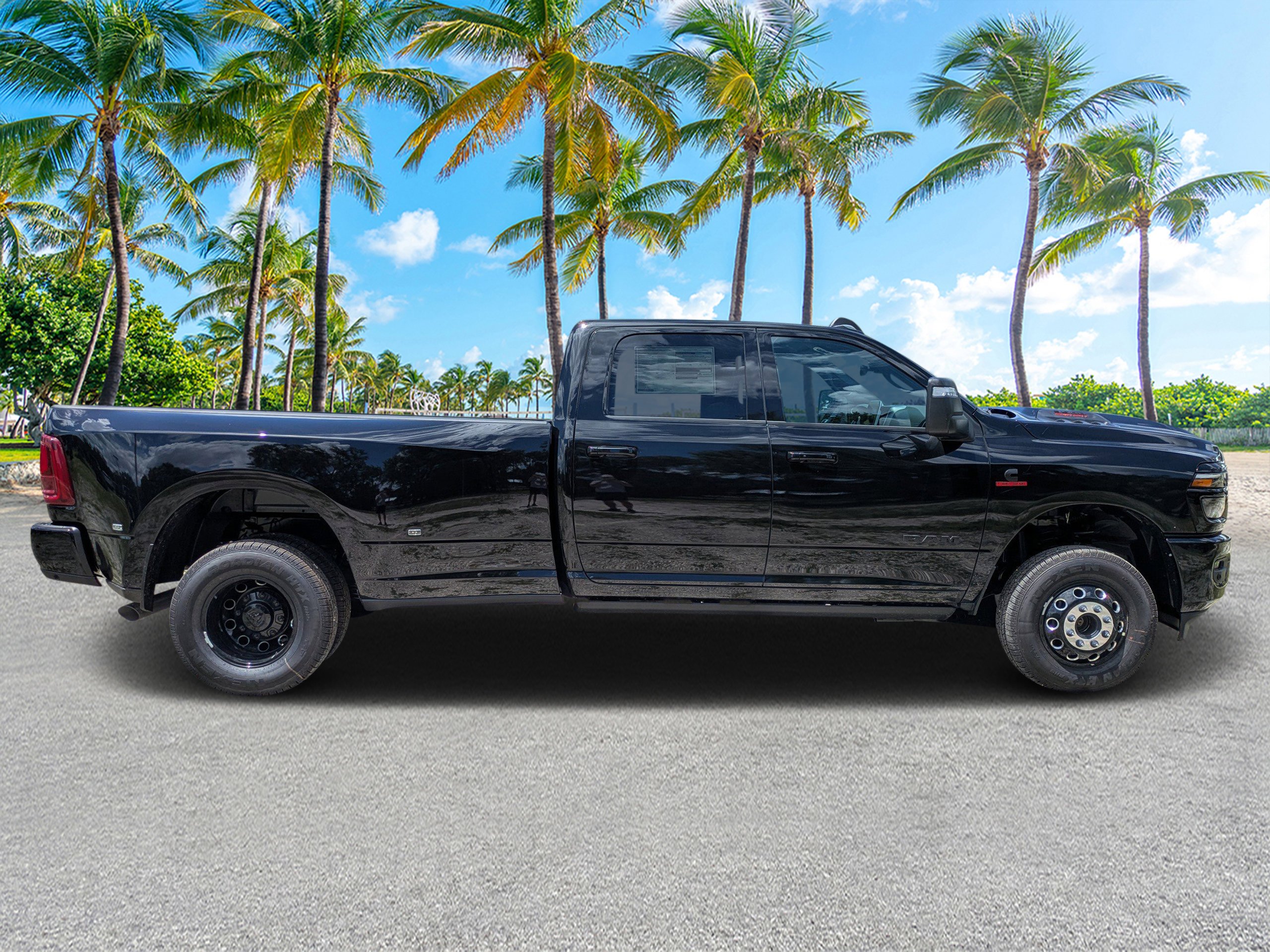 New 2026 Diamond Black Crystal Pearl-Coat Exterior Paint RAM Laramie image 2