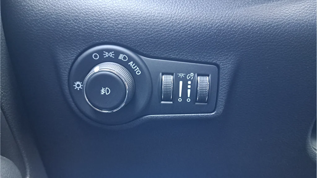 New 2026 Red Hot Pearlcoat Jeep Latitude image 23