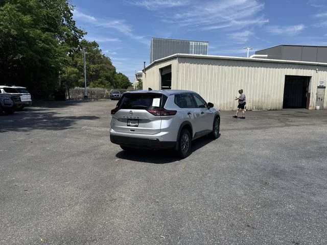 Used 2024 Silver Nissan S image 5