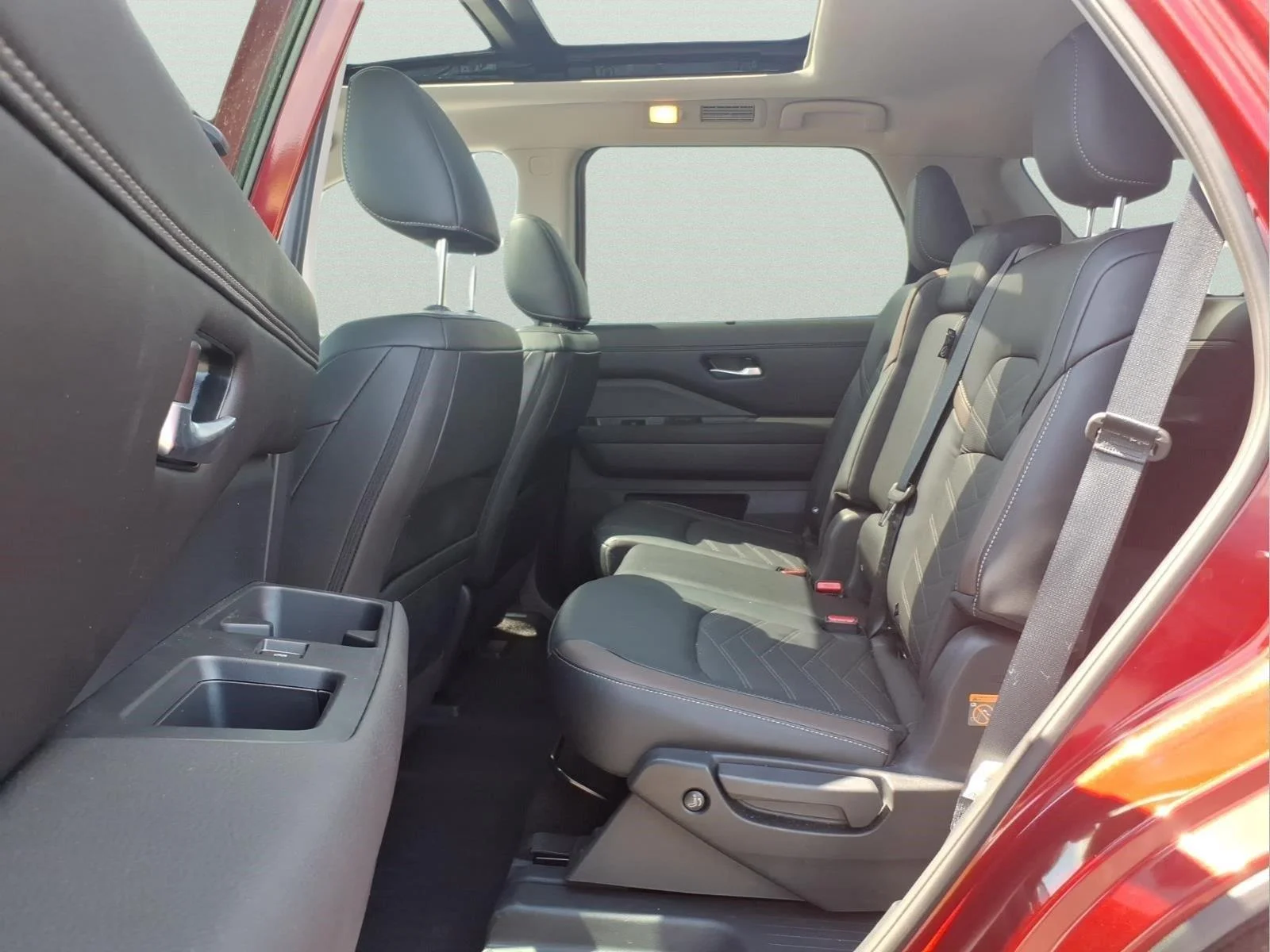 Used 2025 Scarlet Ember Tintcoat Nissan Platinum image 8