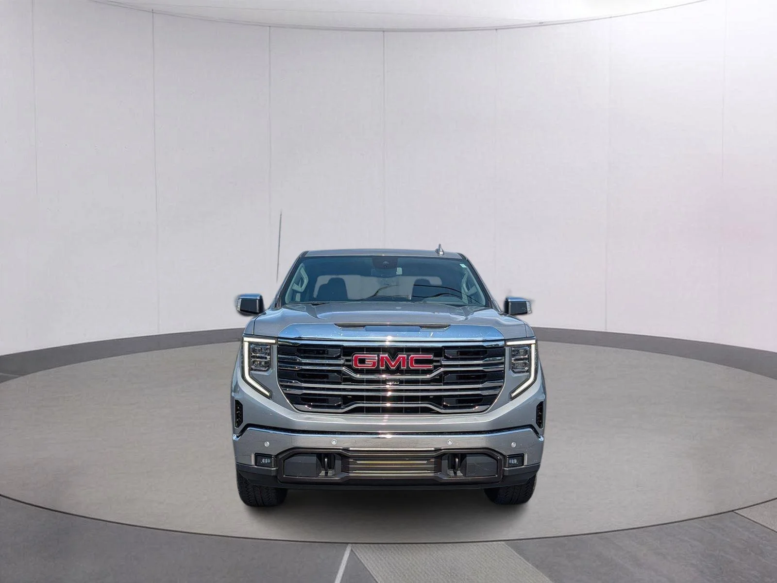 Used 2025 Sterling Metallic GMC SLT image 9
