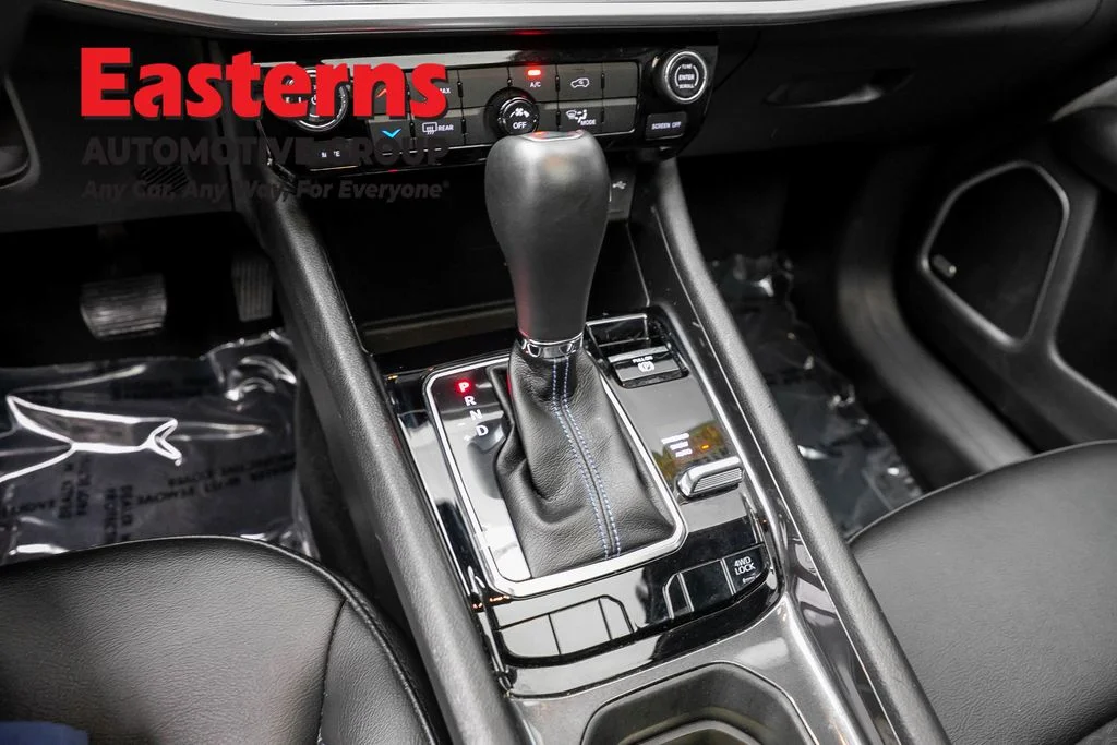 Used 2022 Silver Jeep Latitude image 13
