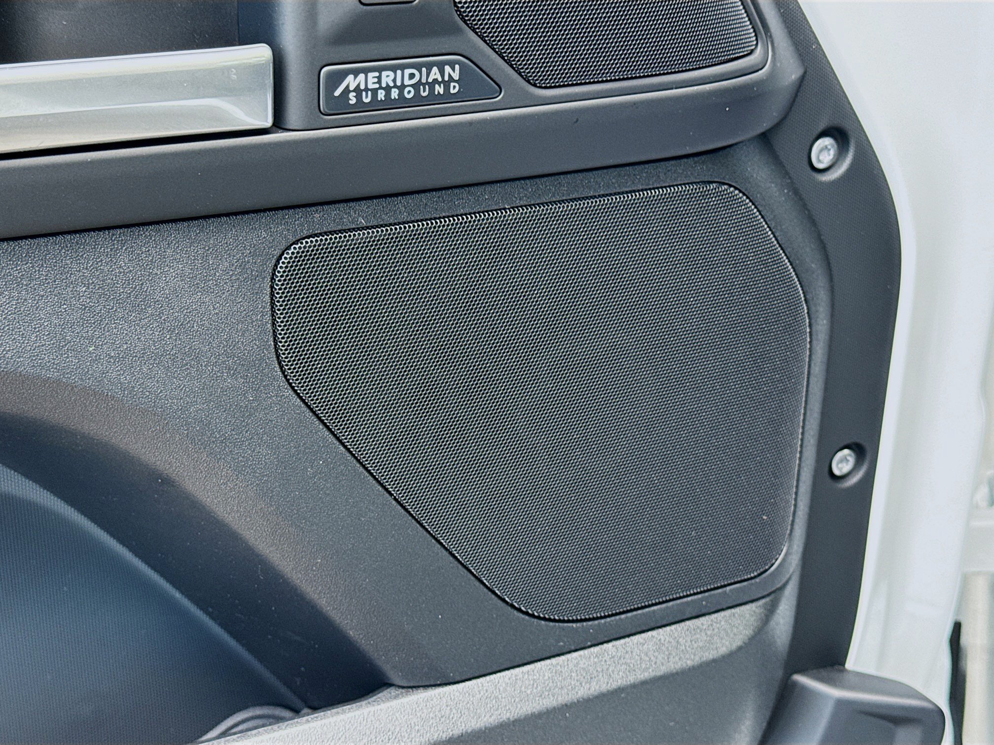 New 2026 Fuji White Land Rover X-Dynamic SE image 25