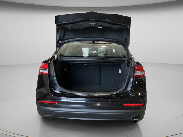 Used 2019 Black Ford SE image 31