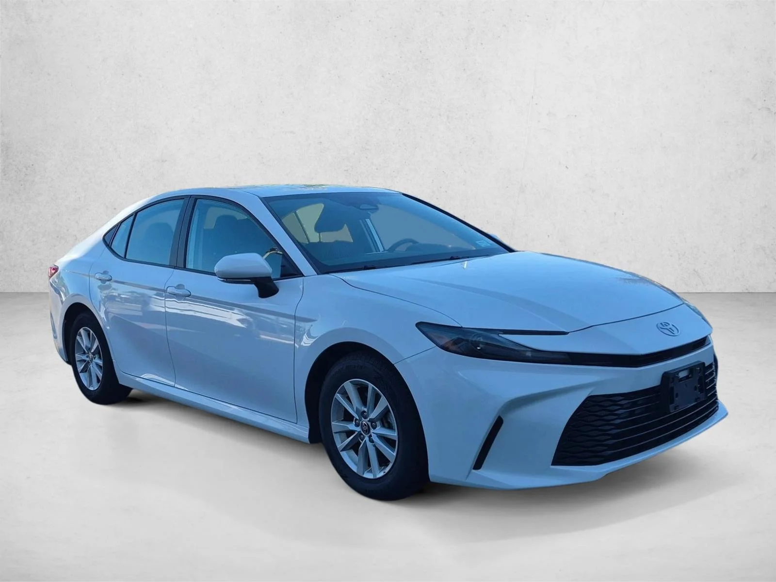 Used 2025 Ice Cap Toyota LE image 3