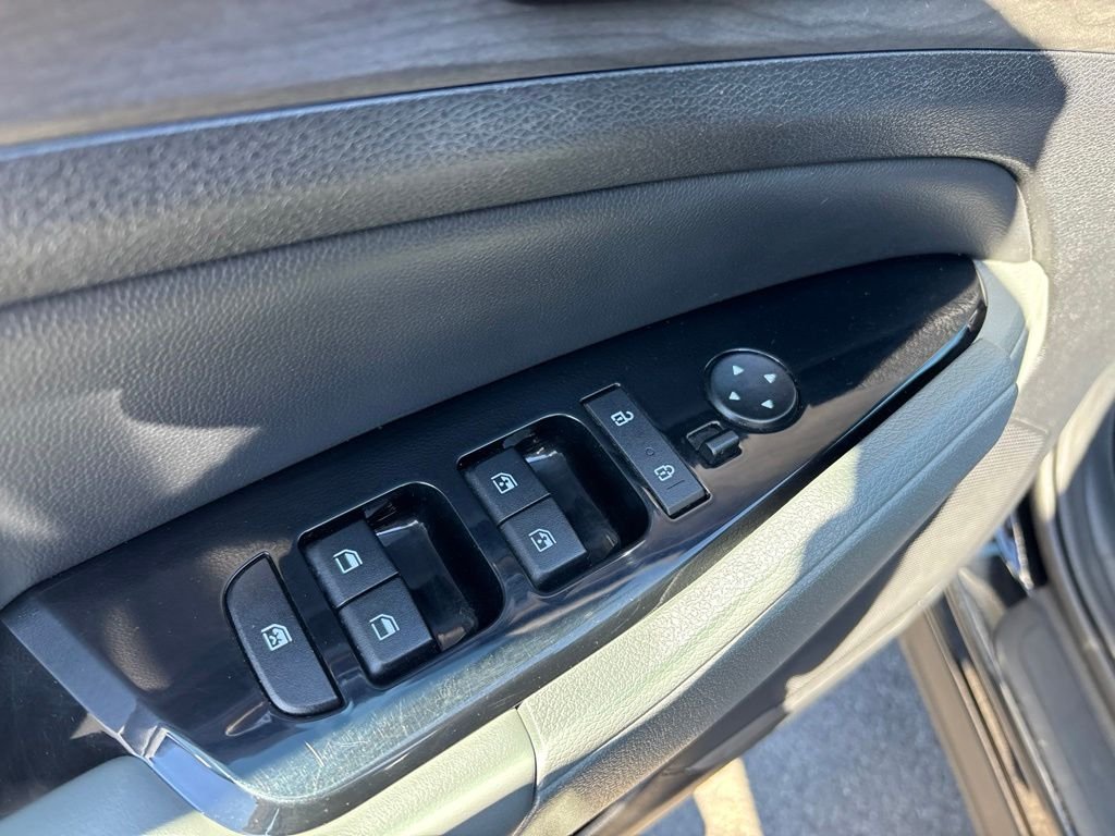Used 2023 Black Kia X-Line image 19