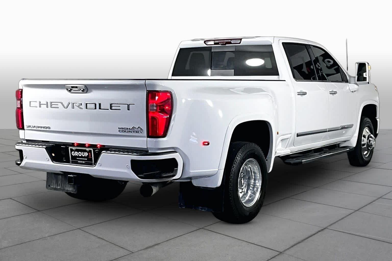 Used 2026 Summit White Chevrolet High Country image 12