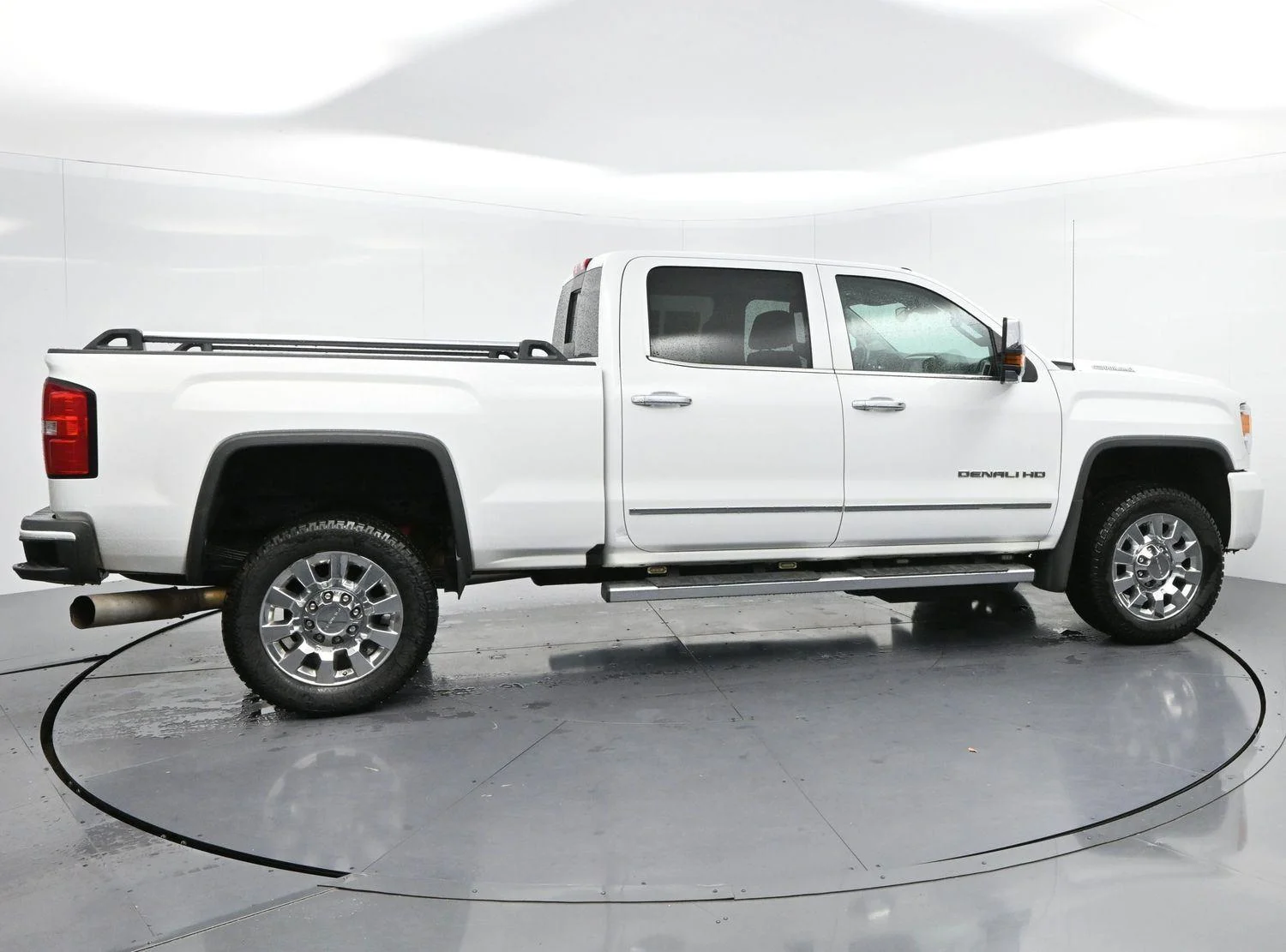 Used 2019 Summit White GMC Denali image 8