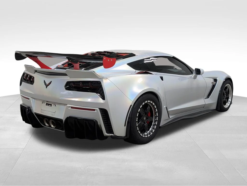 Used 2018 Arctic White Chevrolet Z06 image 15