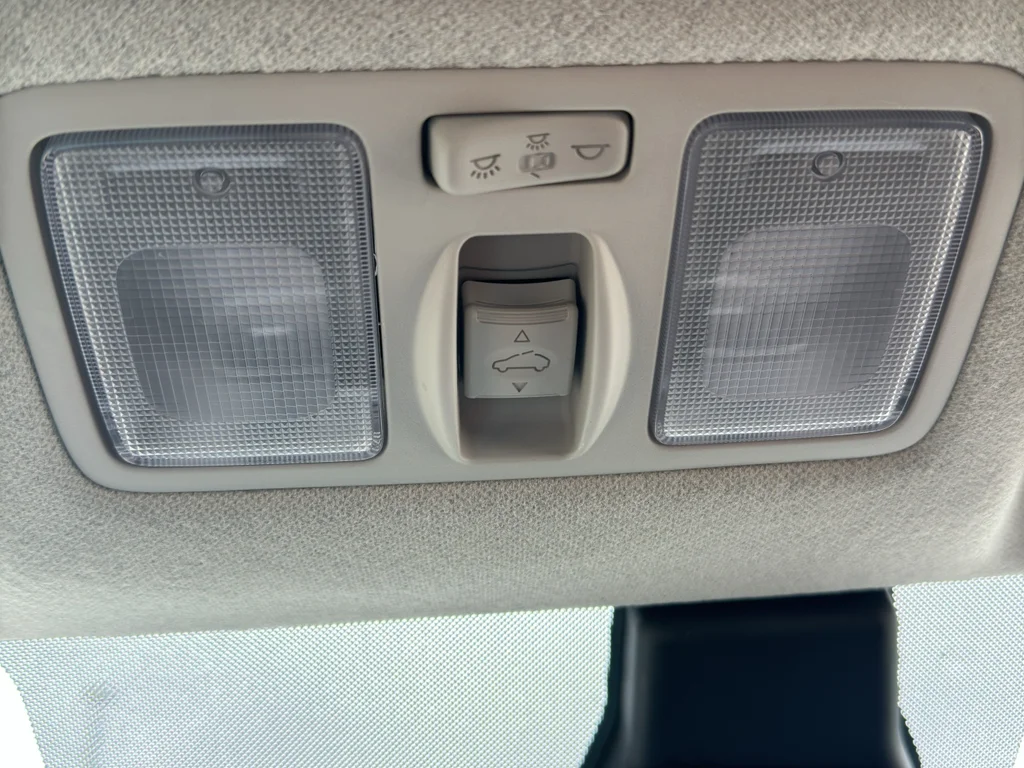Used 2025 Onyx Black Hyundai SEL image 22