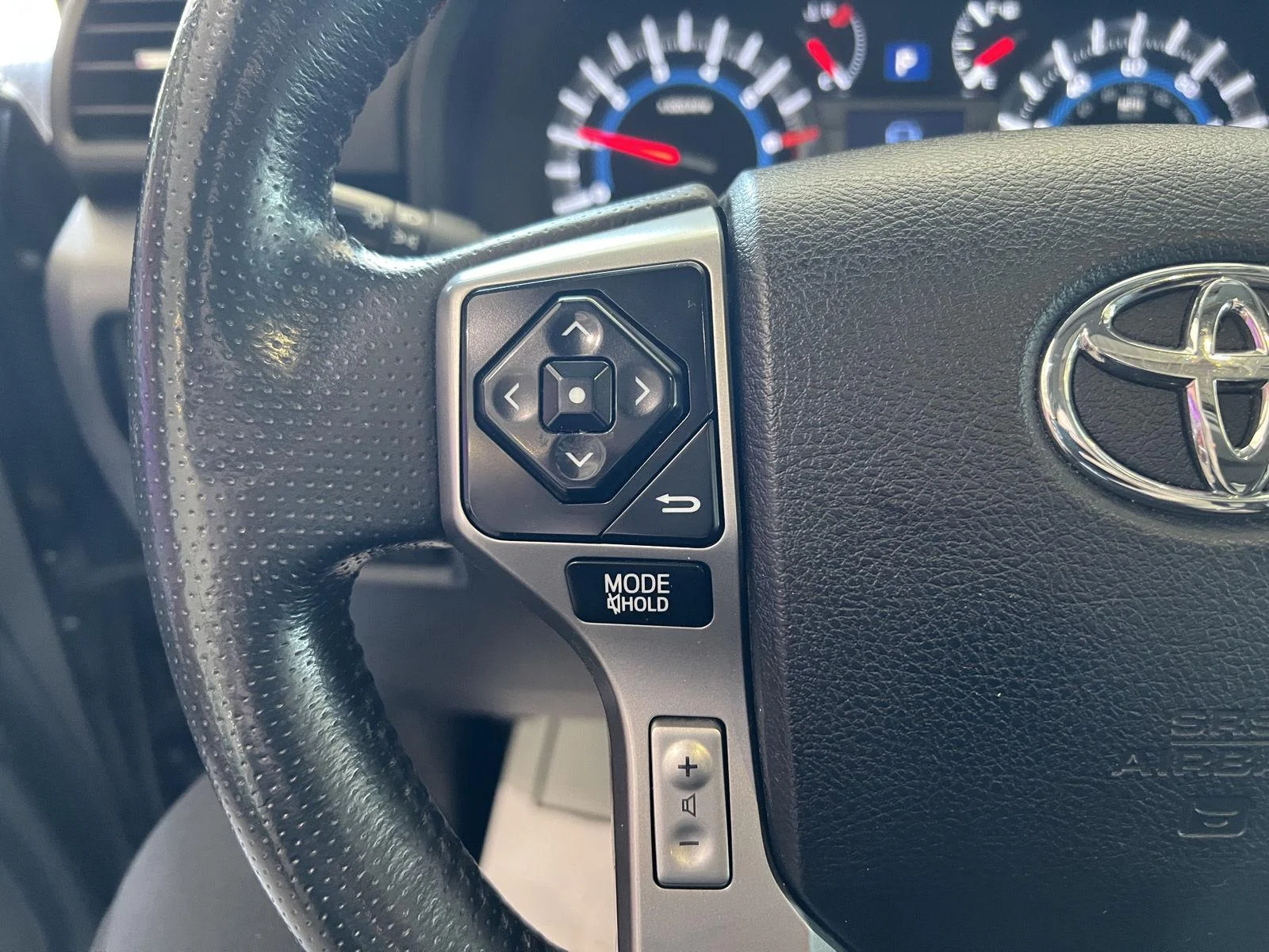 Used 2019 Gy Toyota SR5 image 19
