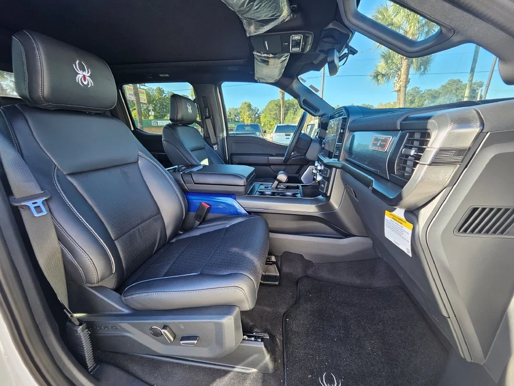 New 2026 Oxford White Ford Lariat® image 31