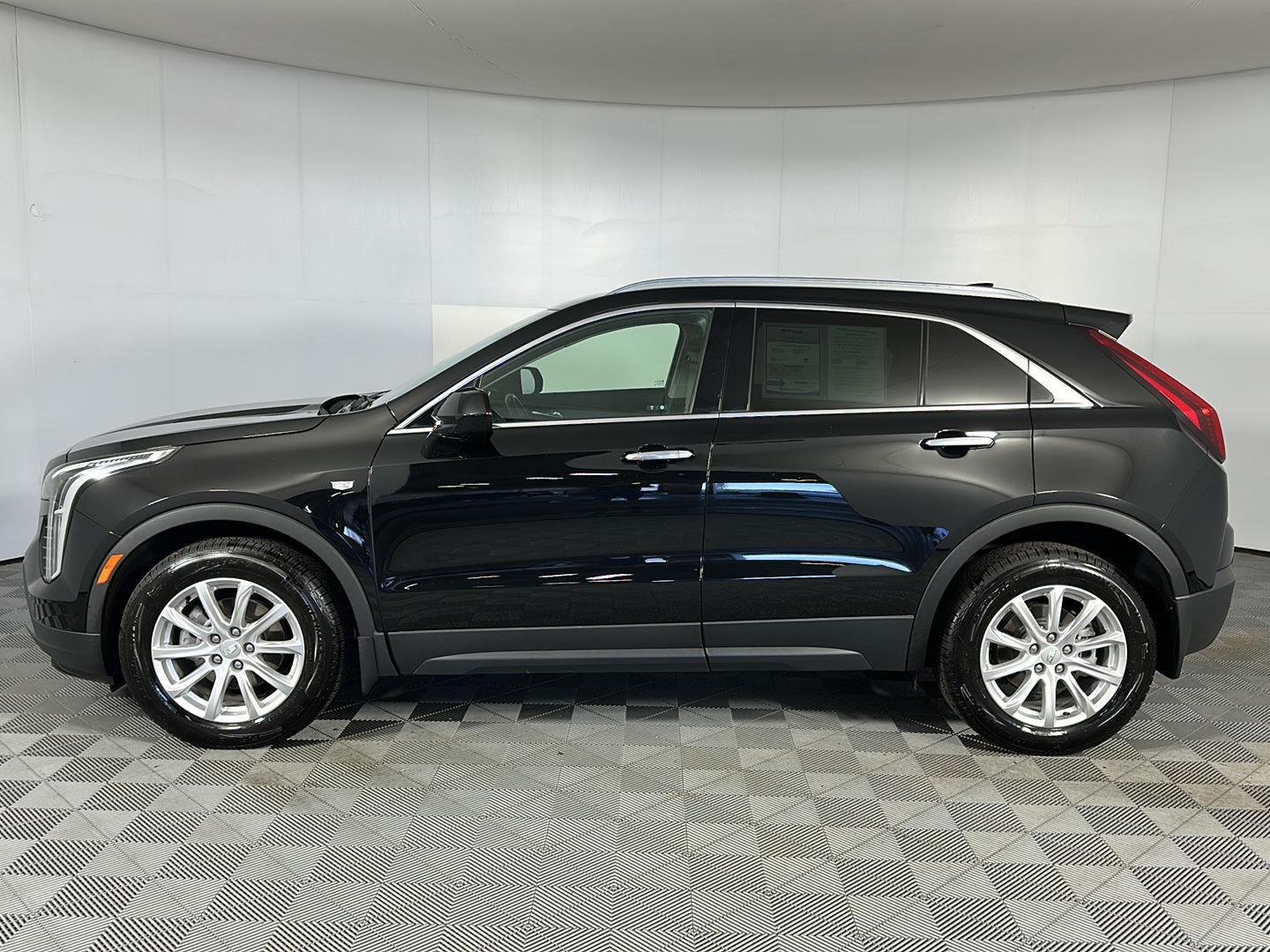 Used 2022 Stellar Black Metallic Cadillac AWD Luxury image 5
