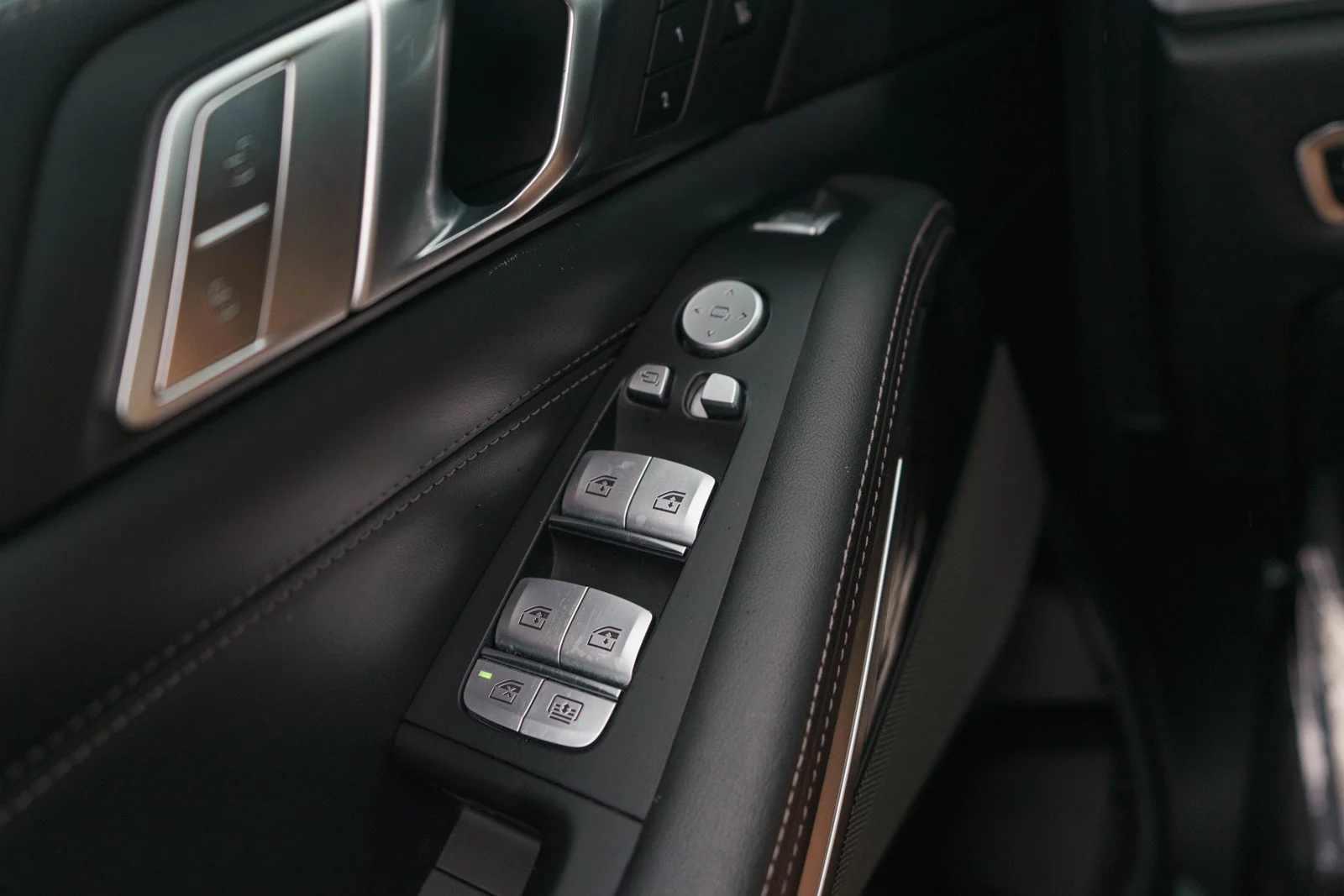 Used 2020 Carbon Black Metallic BMW xDrive40i image 30