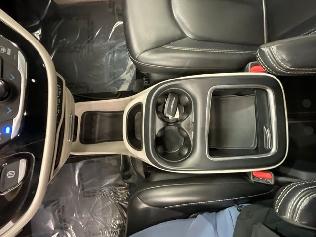 Used 2023 White Chrysler Touring L image 21