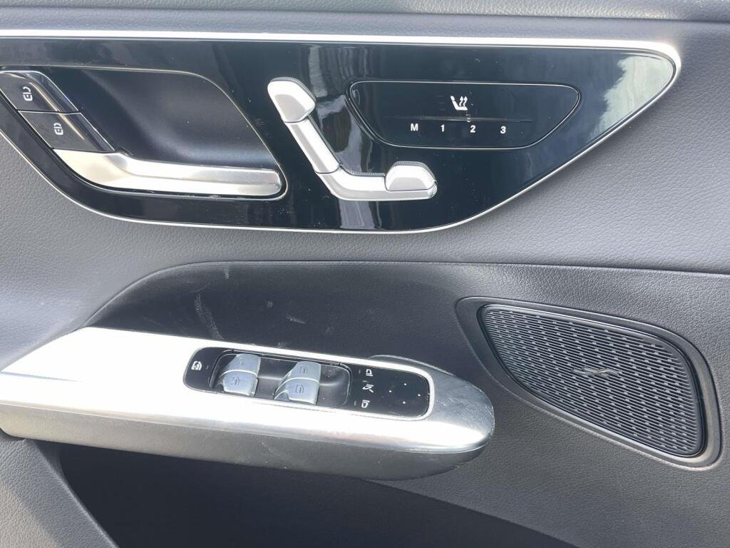 New 2026 2040/Black Mercedes-Benz GLC 300 image 30