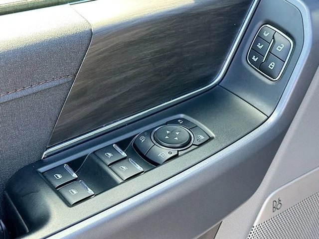 Used 2025 Silver Ford Lariat image 18