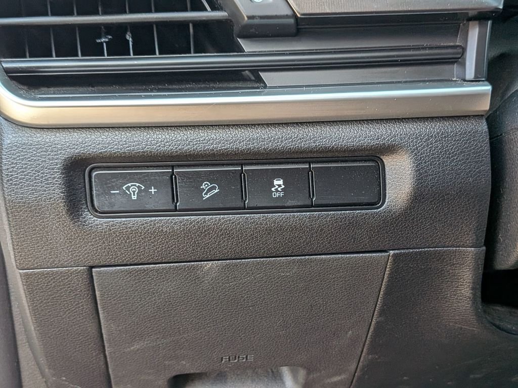 Used 2023 Silver Kia S image 17