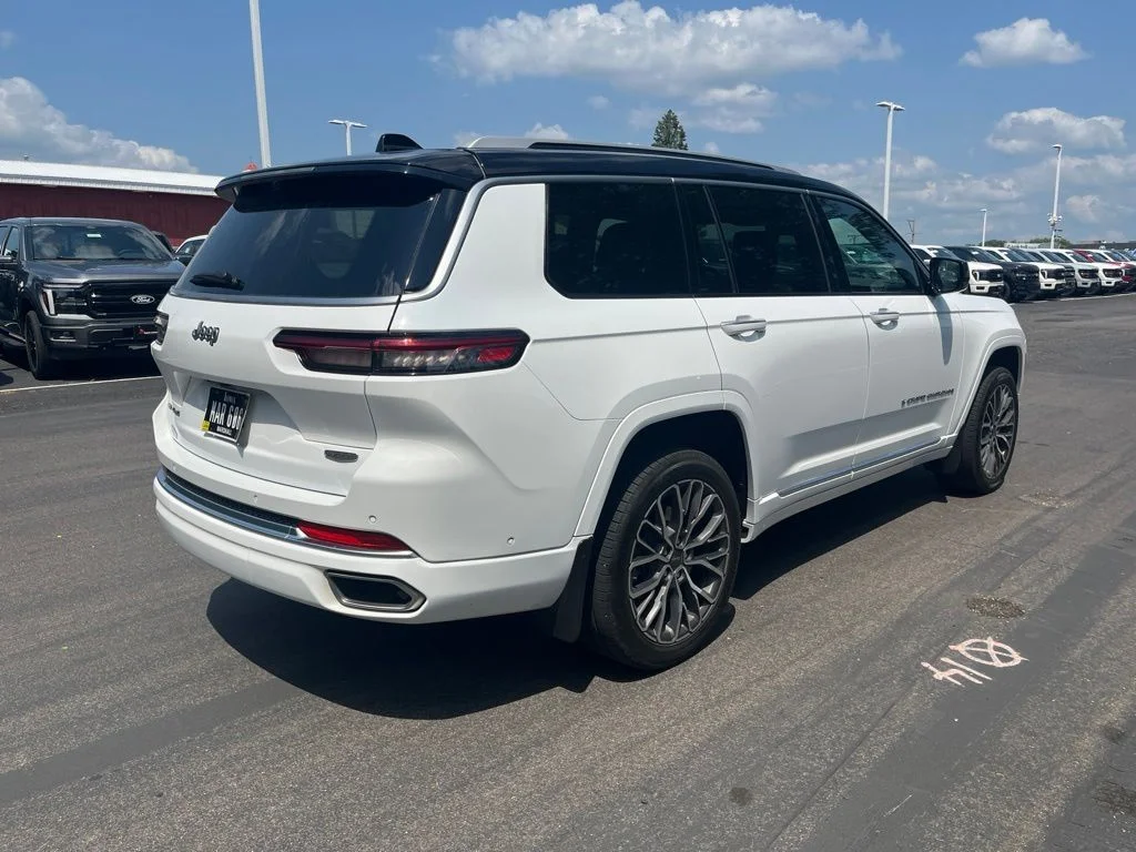 Used 2022 White Jeep Summit image 2