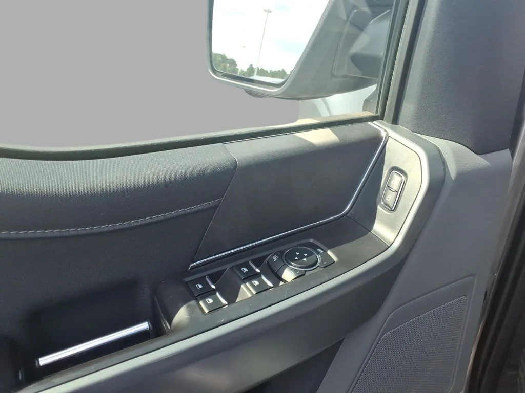 Used 2024 Silver Ford XLT image 13