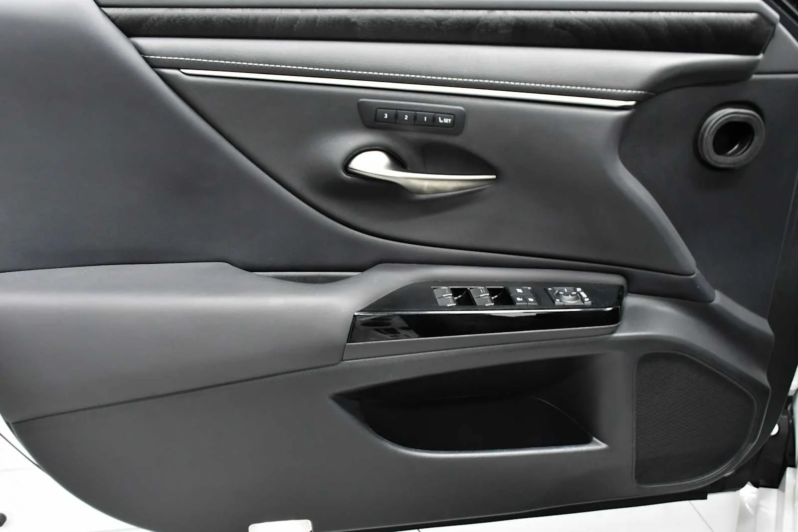 Certified Used 2023 EMINENT WHITE PEARL Lexus  image 13