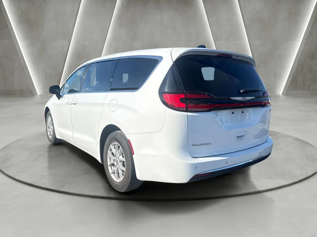 Used 2023 White Chrysler Touring image 5