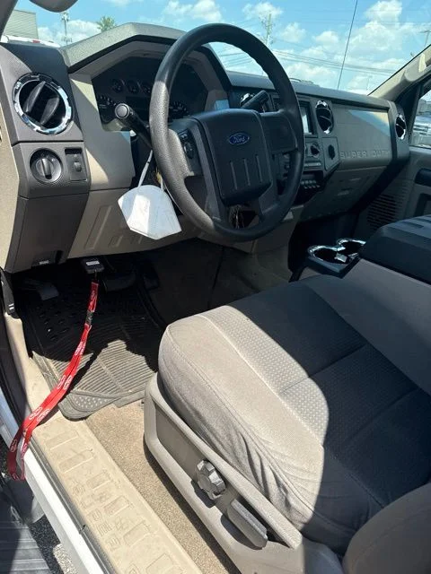 Used 2010  Ford XLT image 4