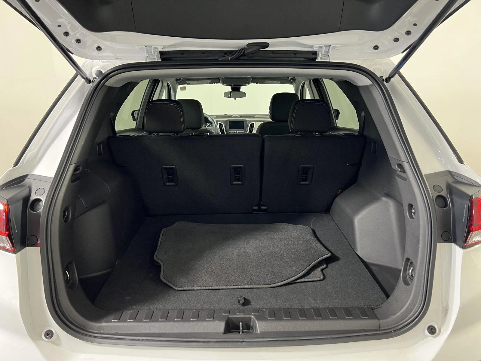 Used 2024 Summit White Chevrolet LS image 27