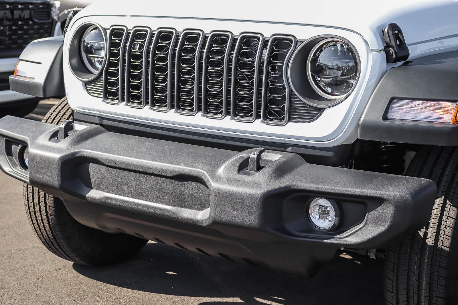 New 2027 Bright White Clear-Coat Paint Jeep Sport S image 9