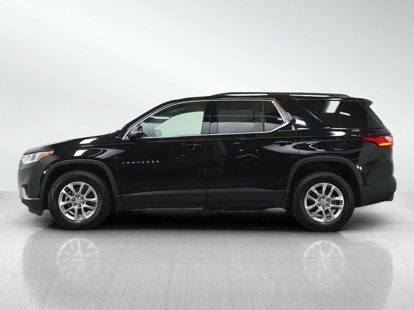 Used 2020 Chevrolet Traverse 3LT with VIN 1GNEVHKW7LJ149907 for sale in Burnsville, Minnesota