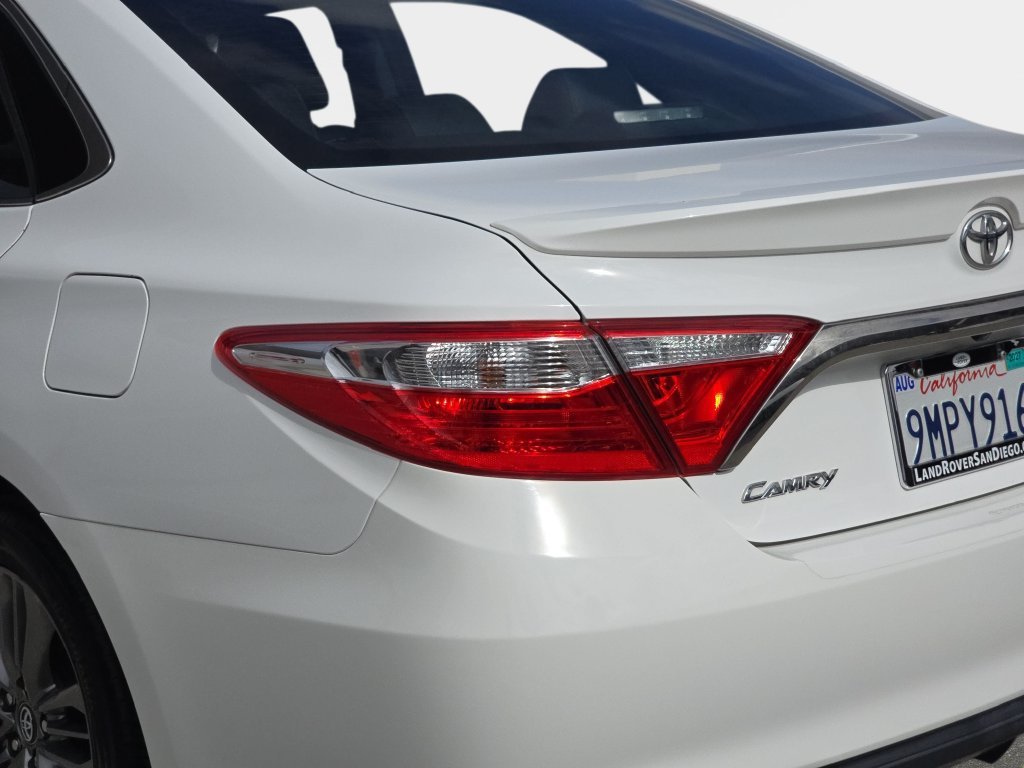 Used 2017  Toyota SE image 35