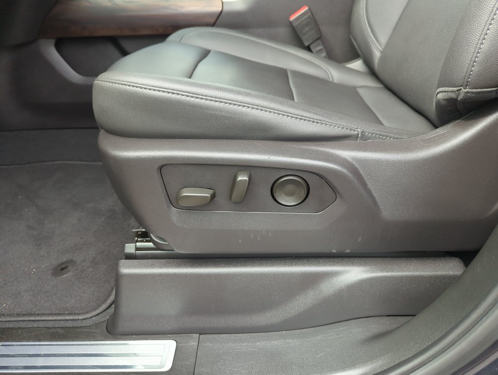 Used 2024 Silver GMC SLT image 12