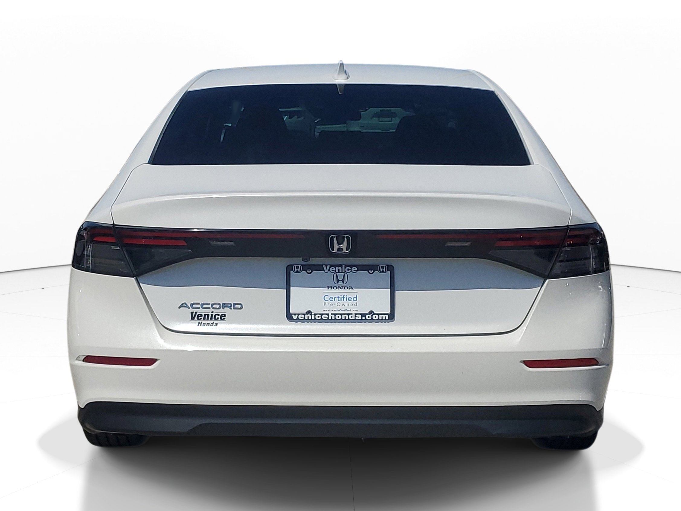 Used 2023 White Honda LX image 4