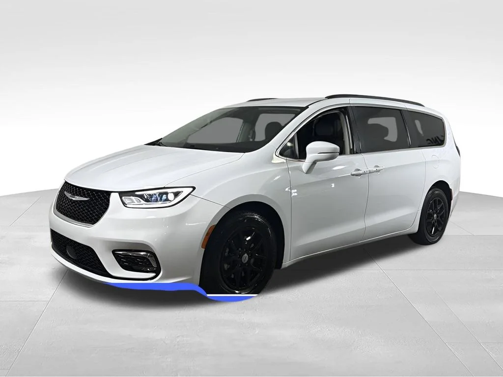 Used 2022 White Chrysler Touring L image 1