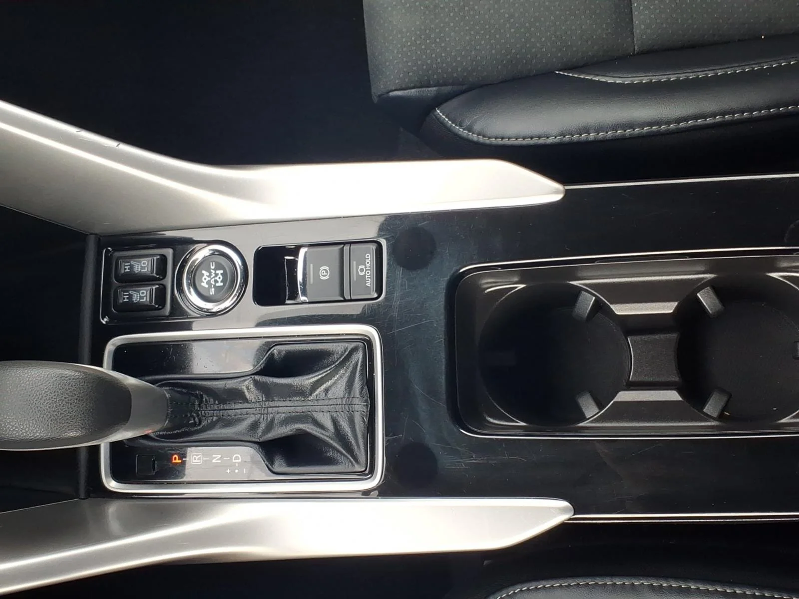 Used 2024 Silver Alloy Mitsubishi SE image 22