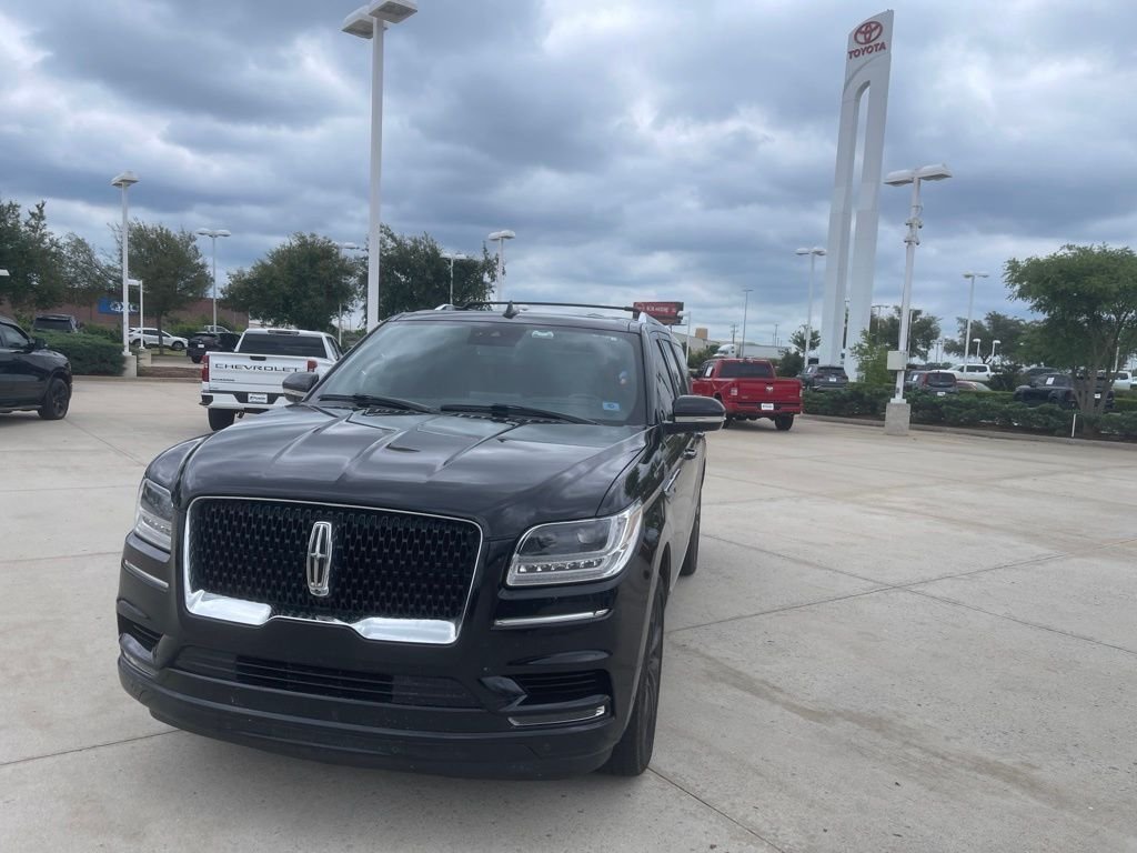 Used 2021 Black Lincoln Reserve image 1