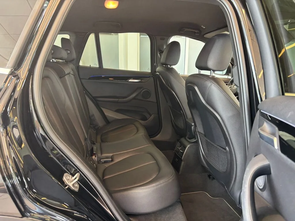Used 2021 Black BMW xDrive28i image 24