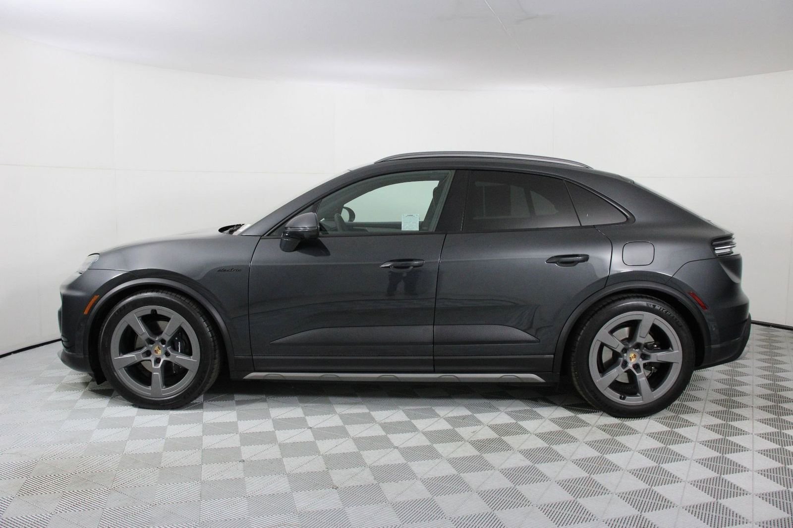 Used 2025 Porsche Macan Base with VIN WP1AA2XA1SL002414 for sale in Pasadena, CA