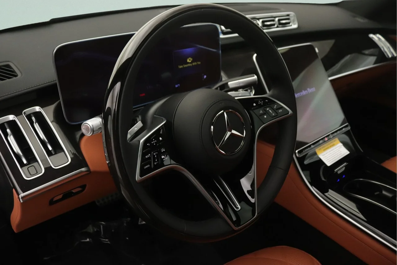 New 2026 Obsidian Black Metallic Mercedes-Benz S 580 4MATIC® image 4