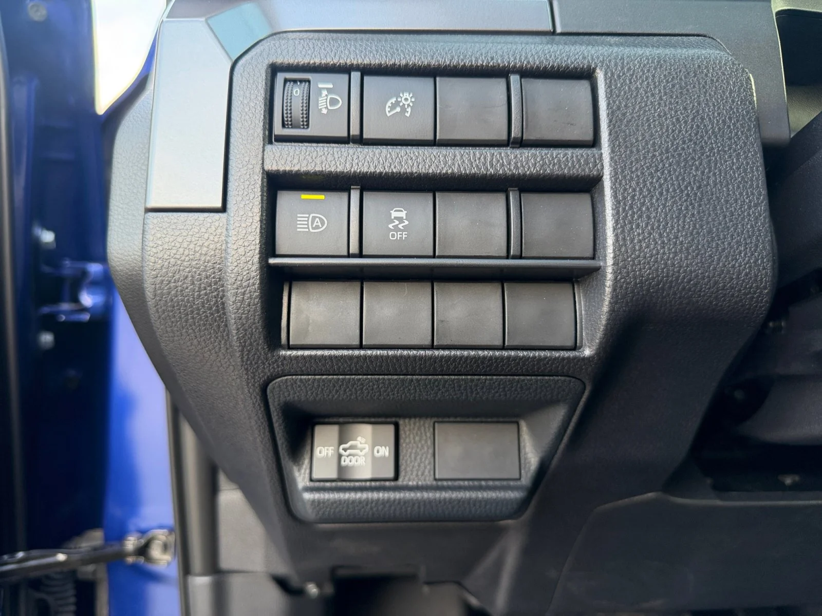 Used 2025 Blue Crush Metallic Toyota SR5 image 25