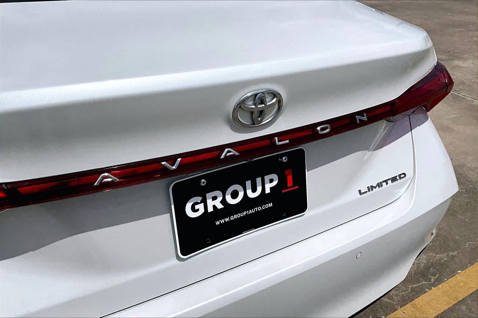 Used 2019 Wind Chill Pearl Toyota Limited image 30