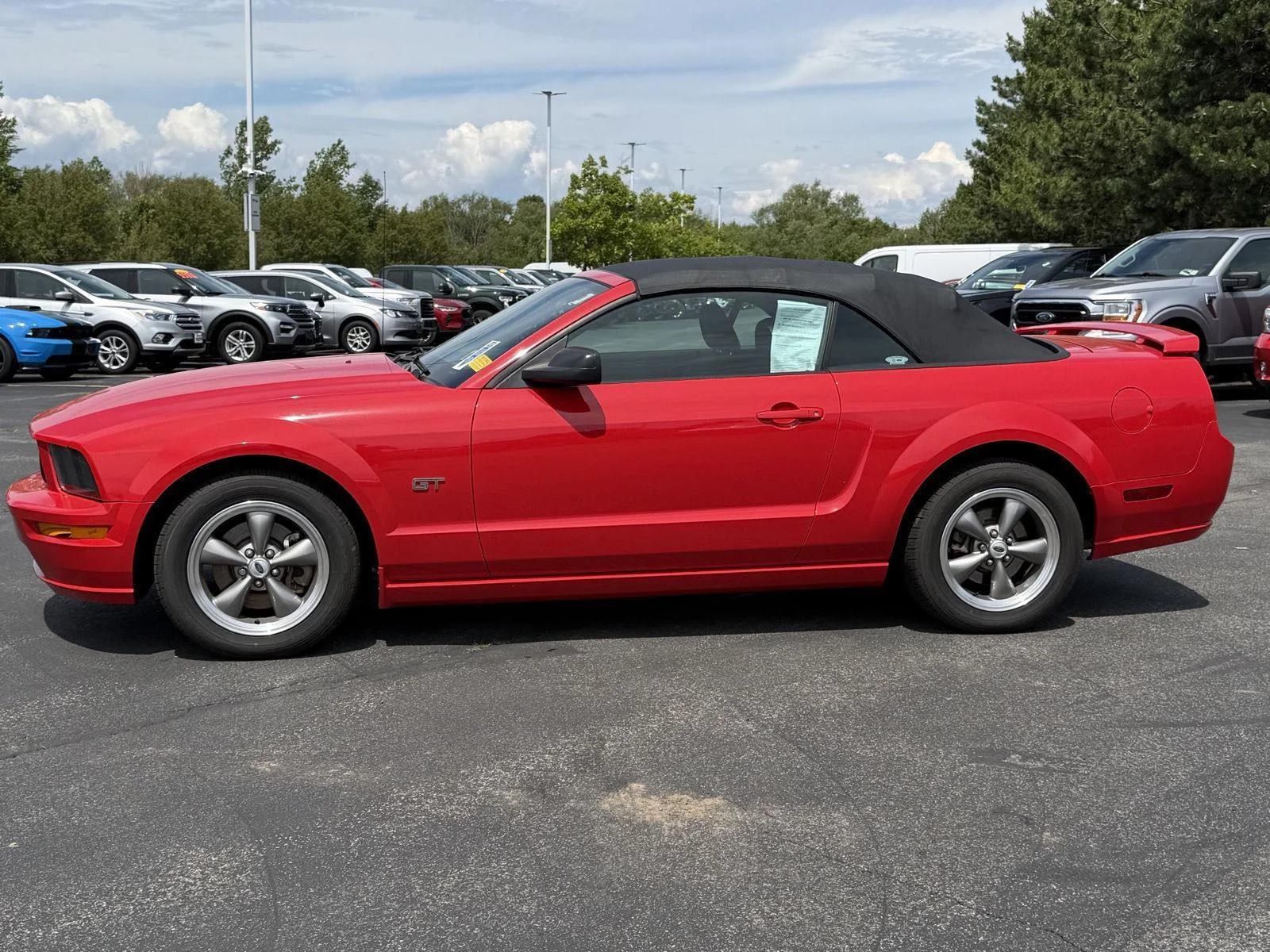 Used 2006  Ford GT Deluxe image 4