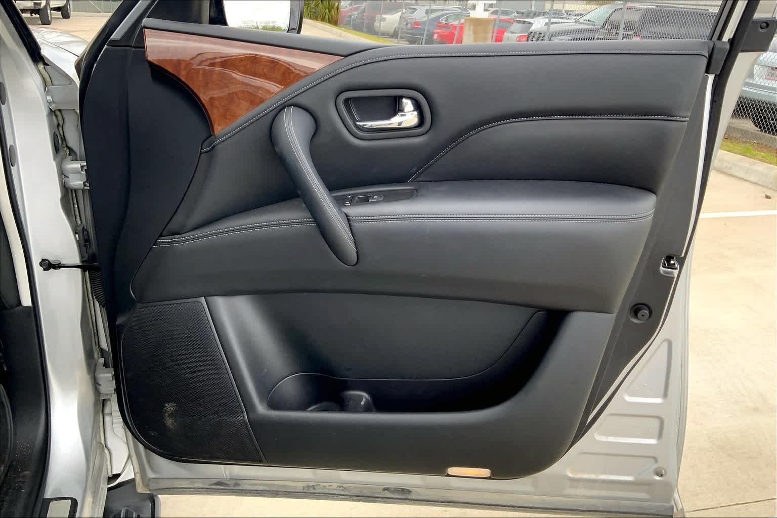 Used 2019 Liquid Platinum INFINITI LUXE image 23