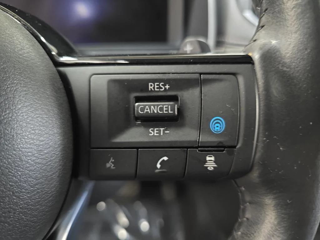Used 2023 Gray Nissan Platinum image 18
