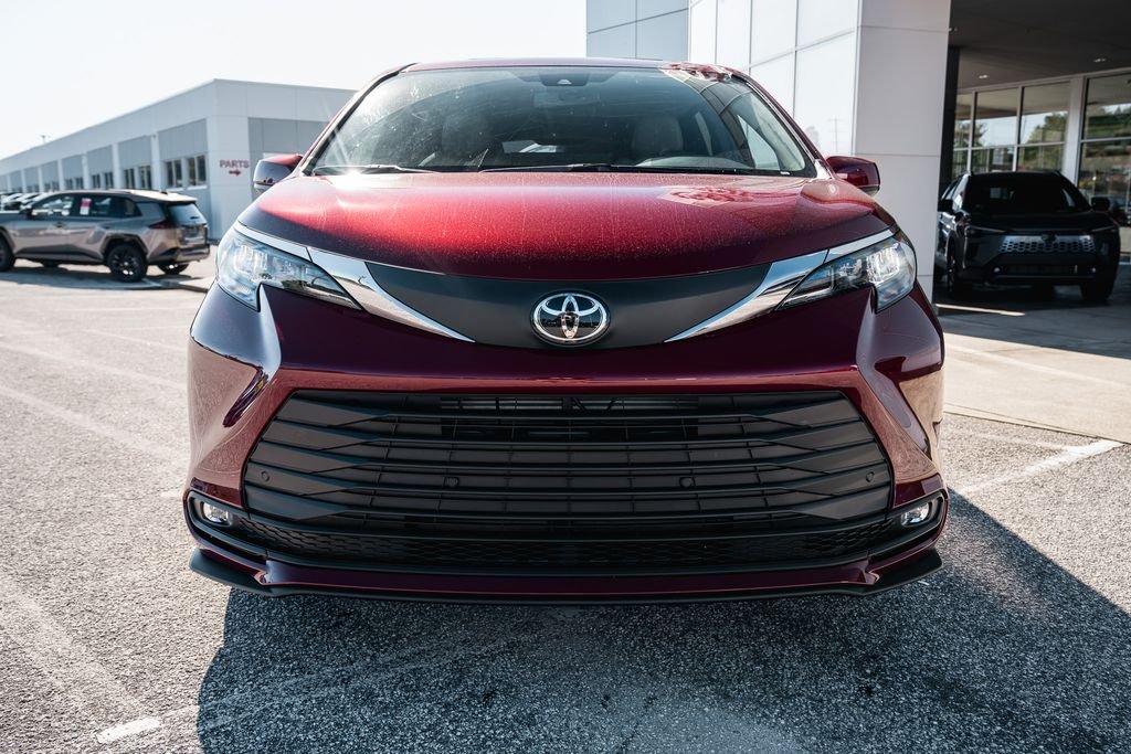 New 2026 Ruby Flare Pearl Toyota XLE image 2