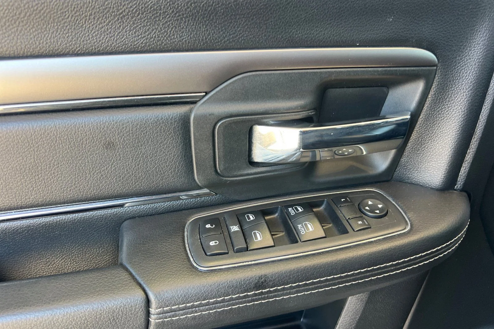 Used 2018 White Ram Sport image 8